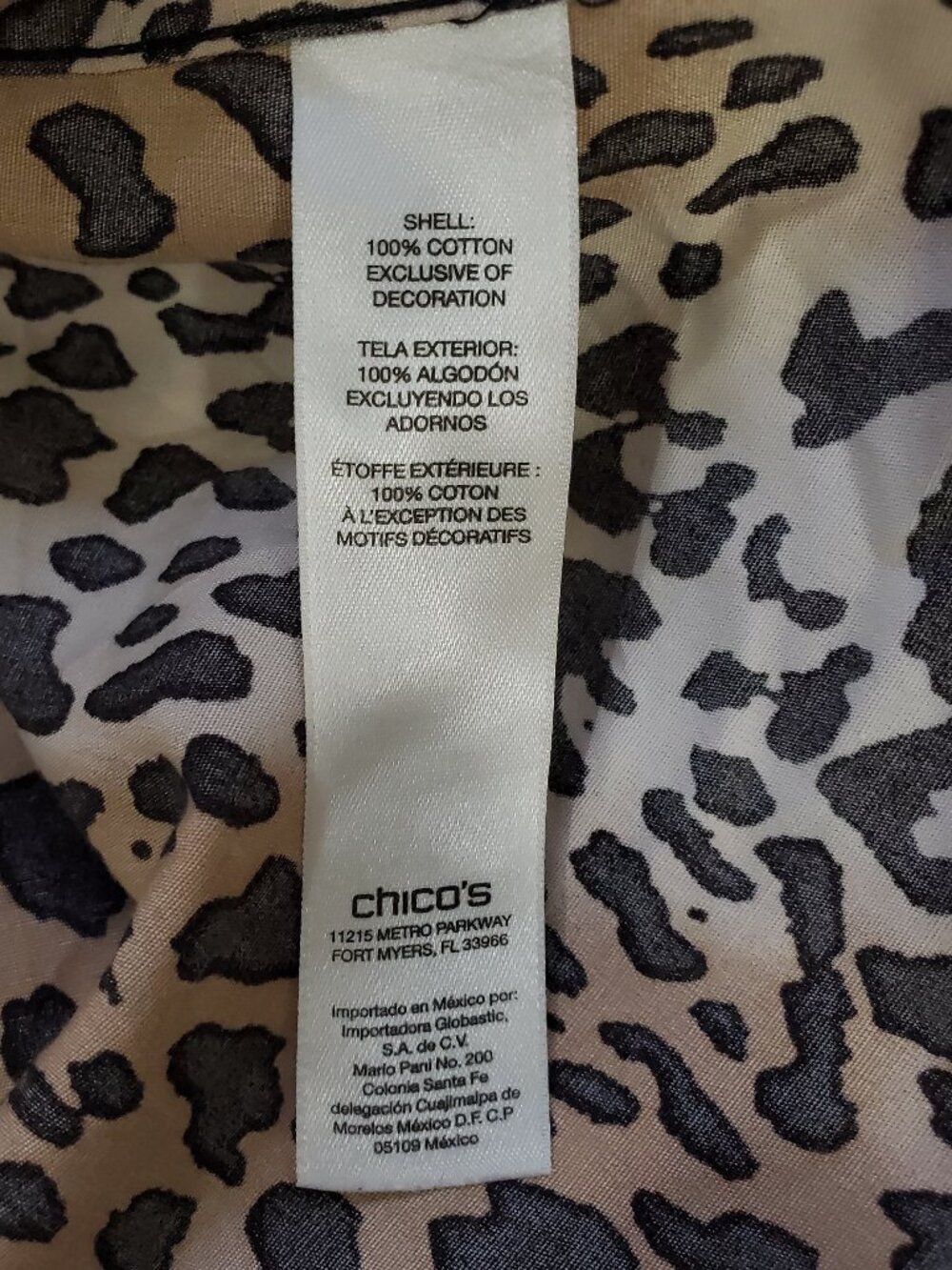 Chico's No-Iron Leopard Print Tie Front Blouse Size 1 (8) - Picture 7 of 8